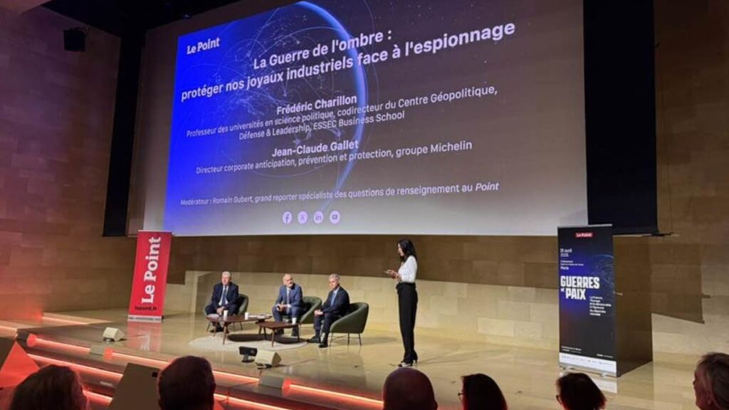 Photo Le Diplomate - forum guerre et paix - Le Point