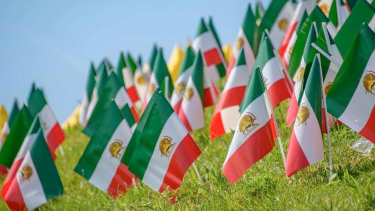 drapeau iranien planter dans le sol