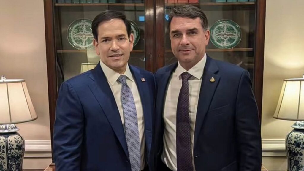 Photo credit: Facebook / Flávio Bolsonaro
